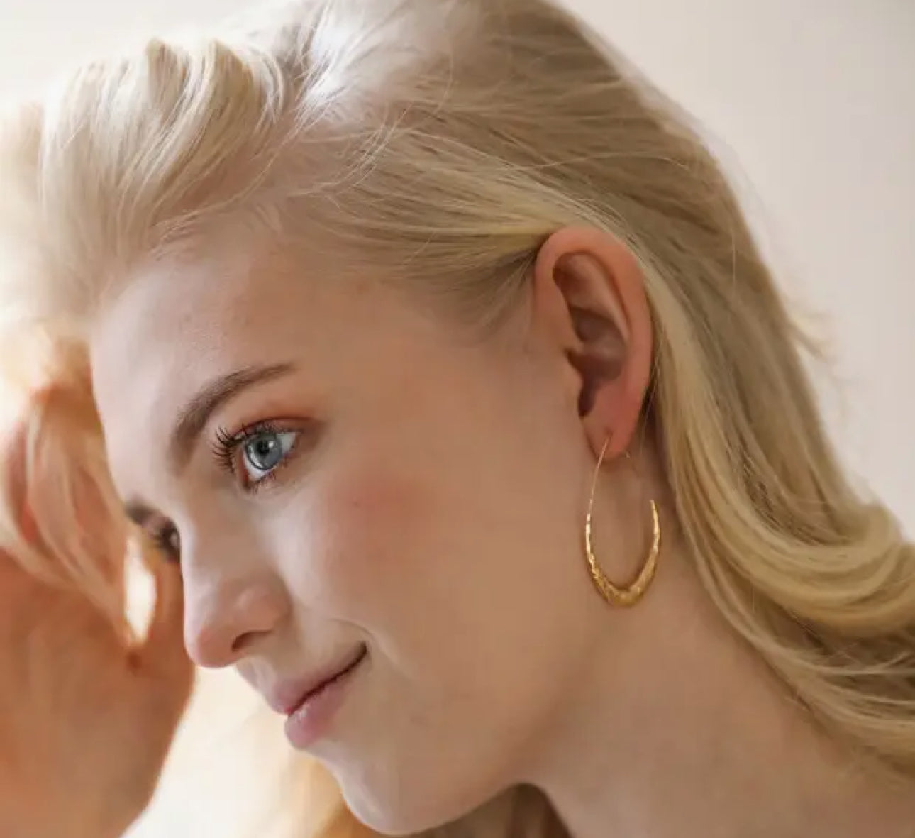 Hammered teardrop hoop earrings