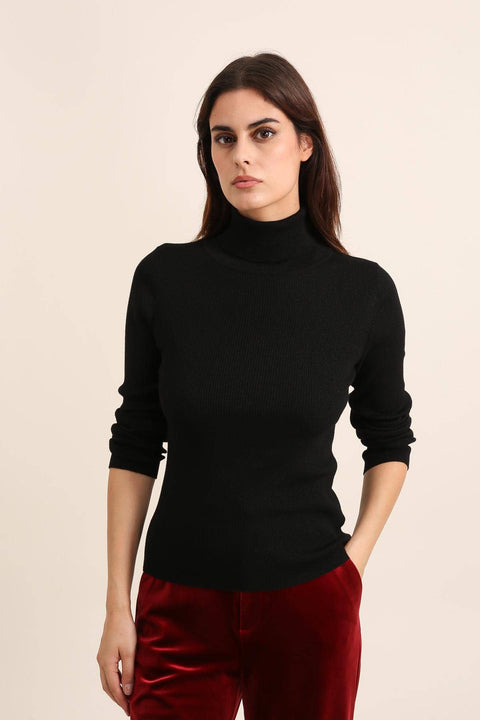 Bordeaux knit turtleneck