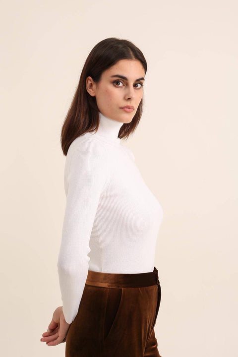 Bordeaux knit turtleneck