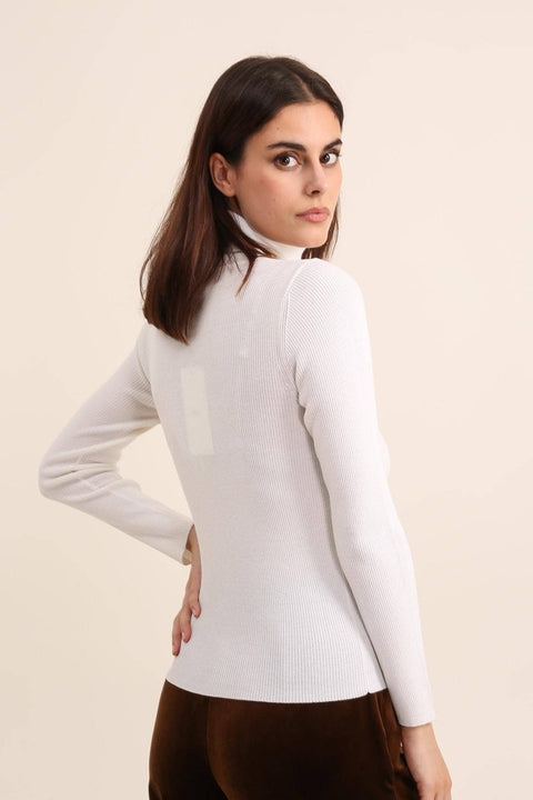 Bordeaux knit turtleneck