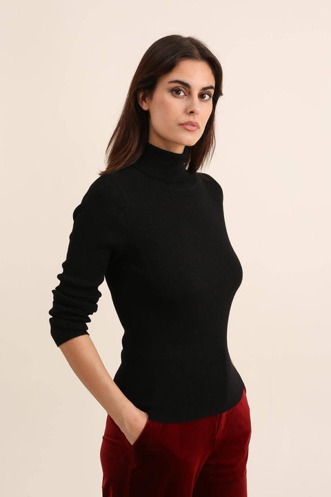 Bordeaux knit turtleneck