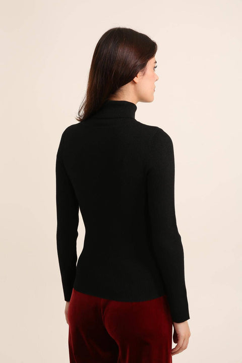 Bordeaux knit turtleneck